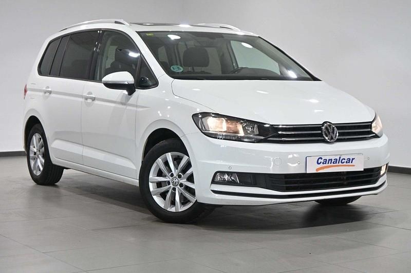 Usado VW Touran Advance 115 CV (84 kW) 2018 Blanco Monovolumen