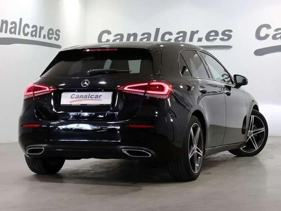 Usado Mercedes A180 116 CV (85 kW) 2019 Negro Utilitario