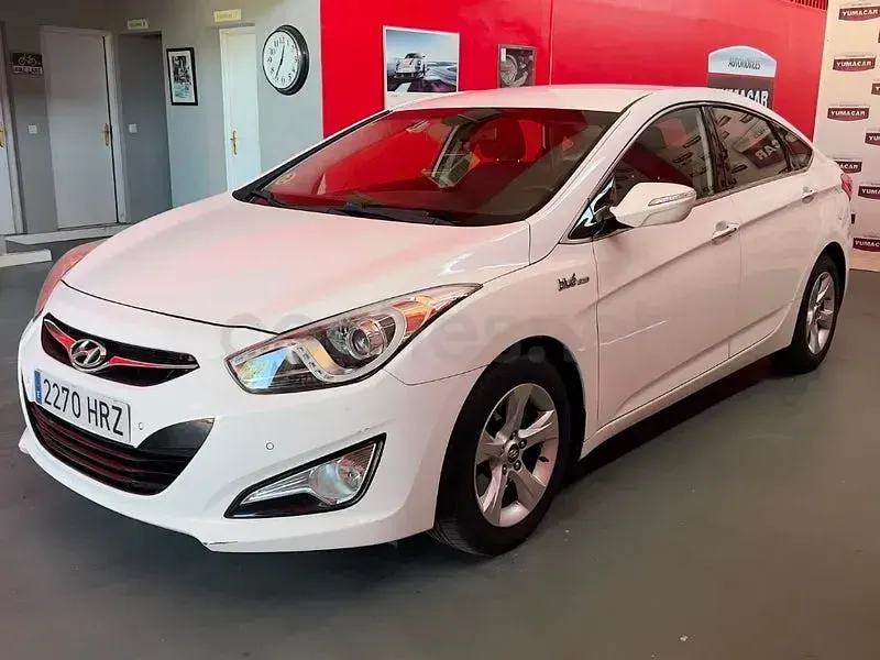 Usado Hyundai i40 136 CV (100 kW) 2013 Blanco Berlina