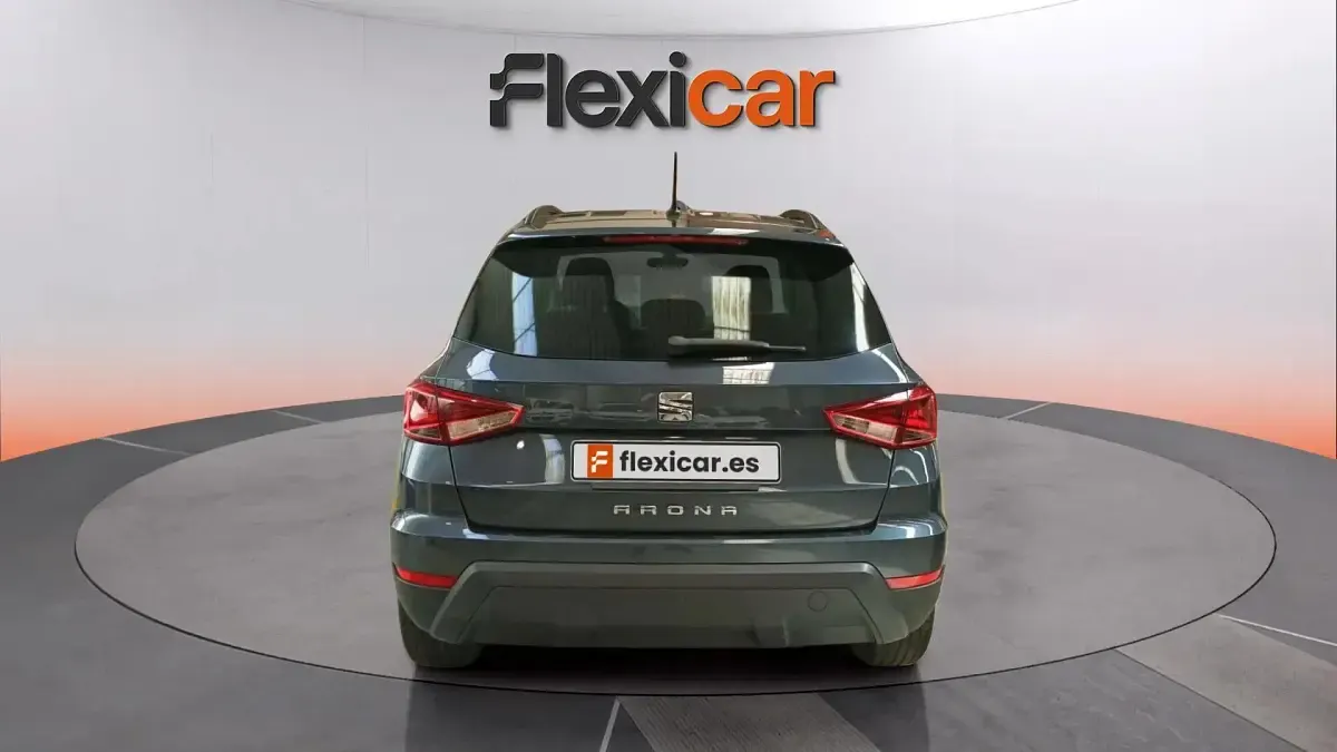 Usado Seat Arona Ecomotive 95 CV (69 kW) 2019 Gris SUV