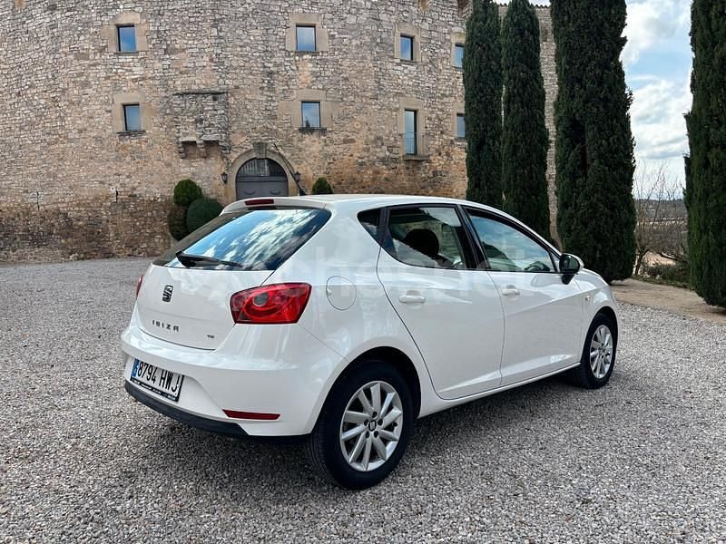 Usado Seat Ibiza Style 105 HP (77 kW) 2014 Branco Sedan
