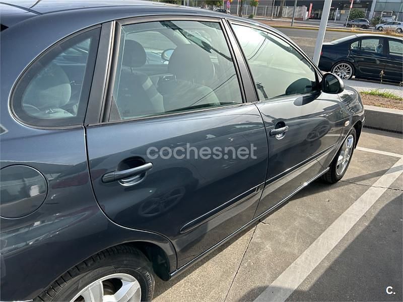 Usado Seat Ibiza Reference 64 CV (47 kW) 2004 Verde Utilitario