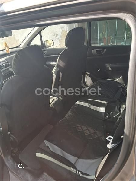 Usado Peugeot 307 110 CV (80 kW) 2004 Gris / plata Familiar