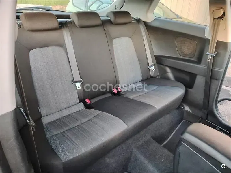 Usado Kia ProCeed 105 CV (77 kW) 2011 Gris / plata Utilitario