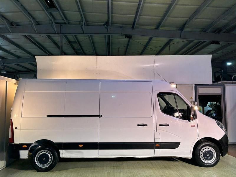 Usado Renault Master 130 CV (95 kW) 2019 Blanco Berlina
