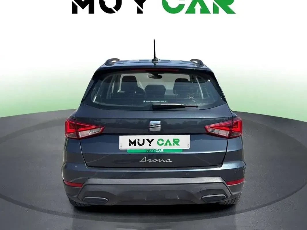 Usado Seat Arona Style 110 CV (80 kW) 2022 Gris SUV