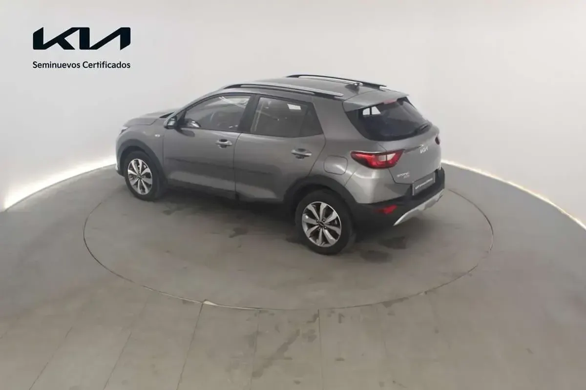 Usado Kia Stonic 101 CV (74 kW) 2025 Gris SUV