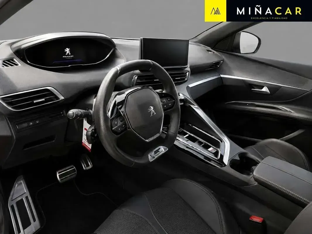 Usado Peugeot 5008 Active 129 CV (94 kW) 2023 Gris SUV