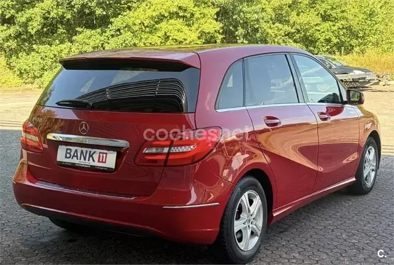 Usado Mercedes B180 122 CV (89 kW) 2013 Rojo Utilitario