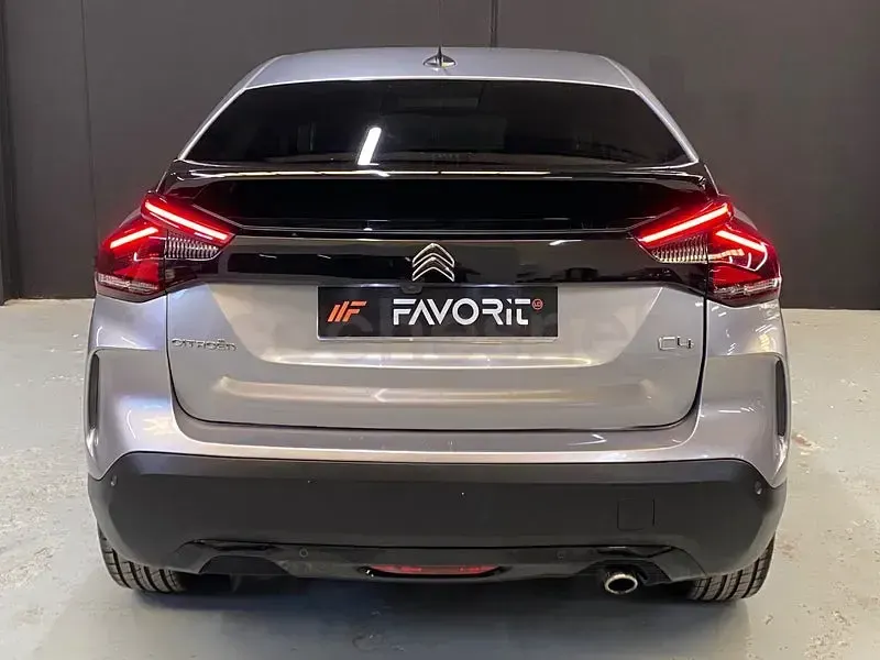 Usado Citroën C4 Shine 130 CV (95 kW) 2021 Gris / plata Berlina