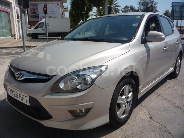 Gris / plata Usado 2011 Hyundai i30 Comfort Berlina | 5700 € (Precio justo) - Imagen 1/4