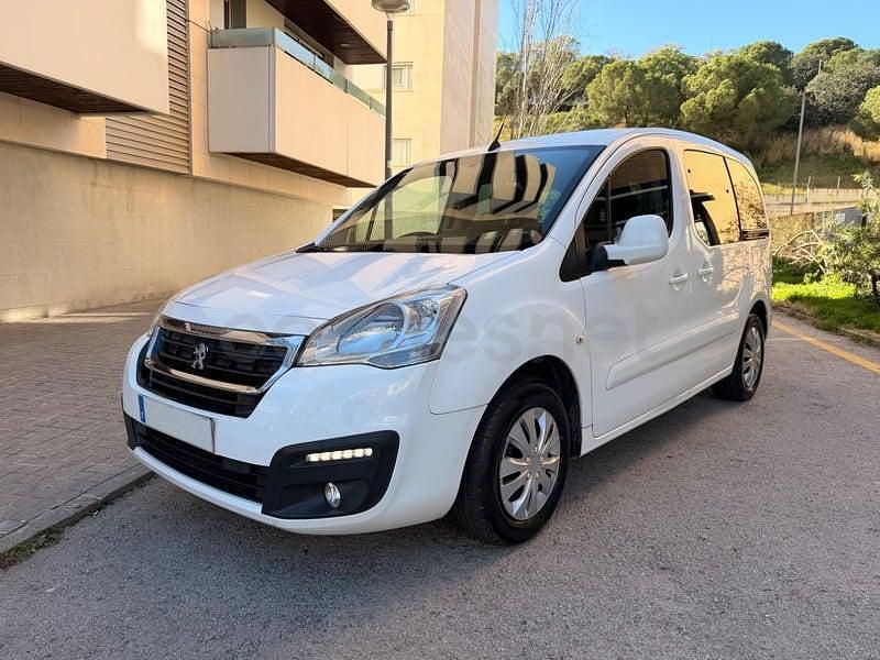 Usado Peugeot Partner Tepee Active 100 CV (73 kW) 2018 Blanco Monovolumen