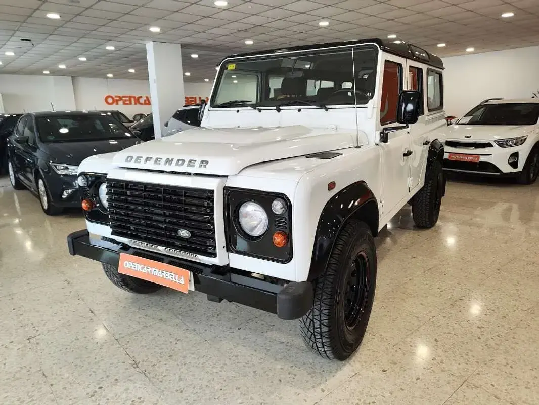 Begagnad Land Rover Defender SE 122 HK (89 kW) 2016 Vit Kombi