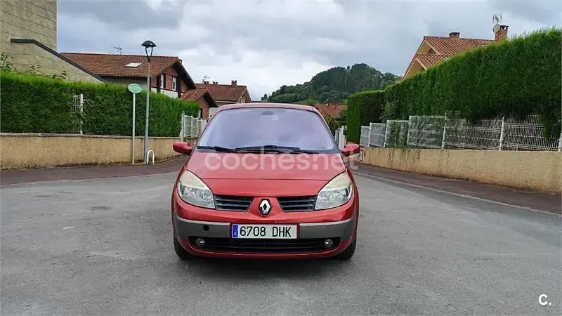 Usado Renault Scenic E-Tech Dynamique 120 CV (88 kW) 2005 Granate Monovolumen