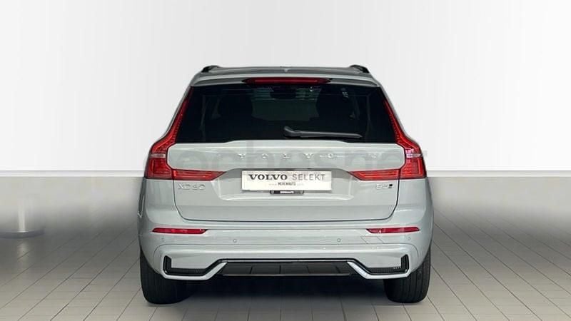 Usado Volvo XC60 Plus 250 CV (183 kW) 2025 Gris / plata SUV