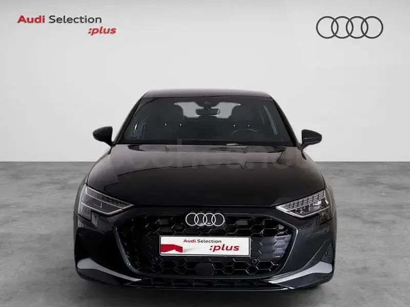 Usado Audi A3 Advanced Plus 150 CV (110 kW) 2025 Gris / plata Berlina