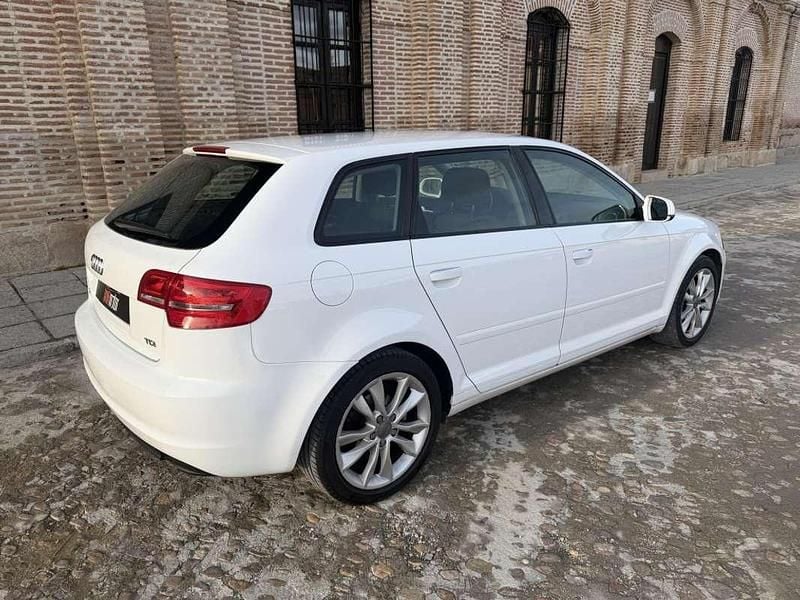 Usado Audi A3 Sportback Ambiente 140 CV (102 kW) 2010 Blanco Utilitario