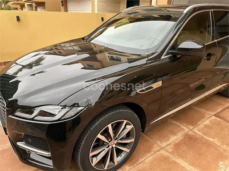 Usado Jaguar F-Pace R-Dynamic 404 CV (297 kW) 2021 Negro SUV