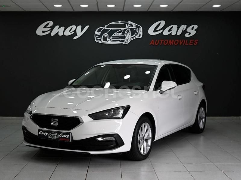 Usado Seat Leon Style 110 CV (80 kW) 2021 Blanco Berlina