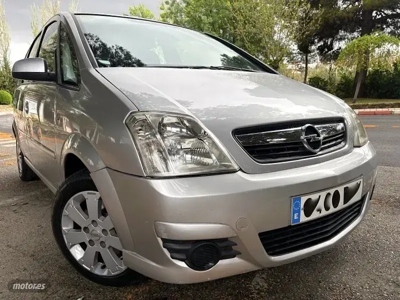 Usado Opel Meriva Sport 105 CV (77 kW) 2006 Gris Monovolumen