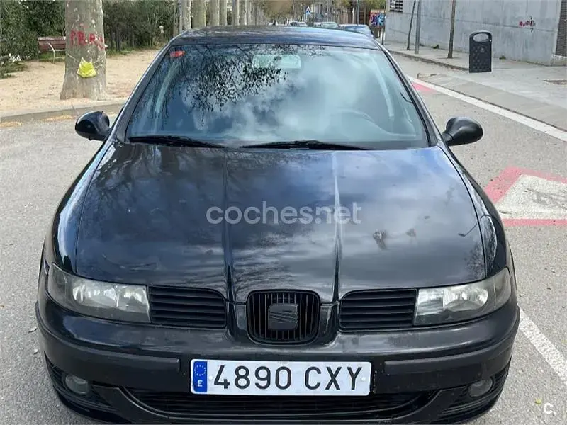 Usado Seat Leon Stella 90 CV (66 kW) 2004 Negro Utilitario