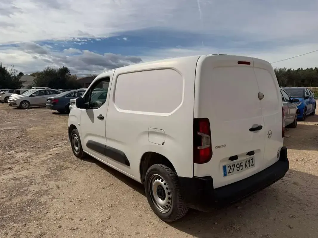 Usado Opel Combo S 99 CV (72 kW) 2022 Blanco Monovolumen