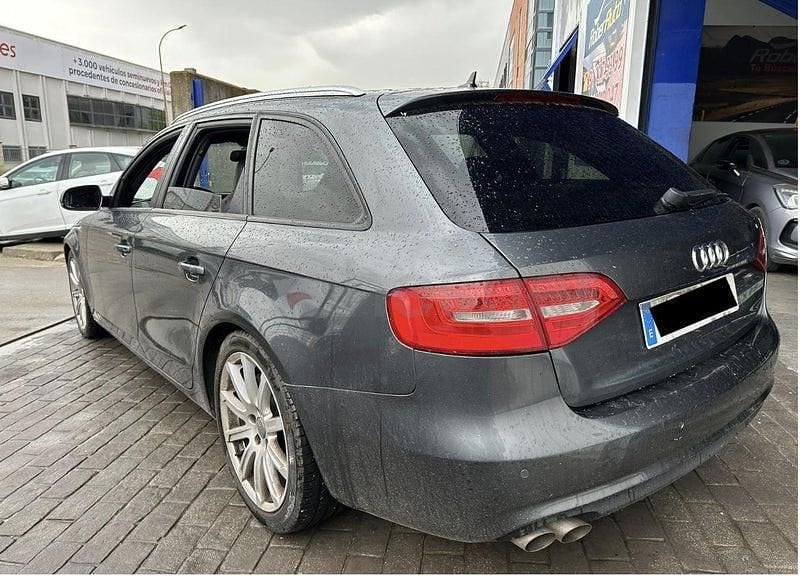 Usado Audi A4 S-Line 177 HP (130 kW) 2012 Cinzento Carrinha