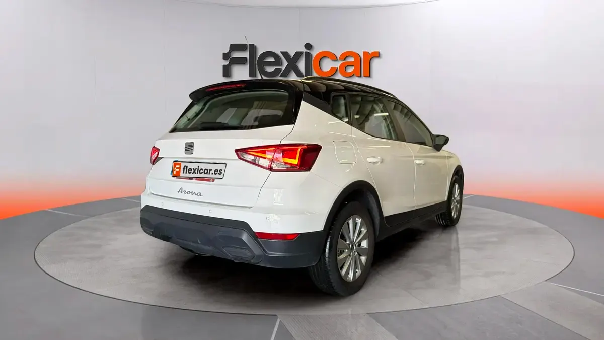 Usado Seat Arona Style 110 CV (80 kW) 2023 Blanco SUV