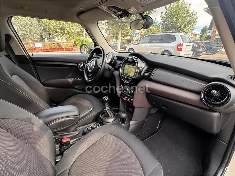 Usado Mini Cooper D 116 CV (85 kW) 2019 Beige Utilitario