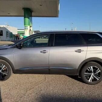 Usado Peugeot 5008 Allure 130 CV (95 kW) 2021 Gris SUV