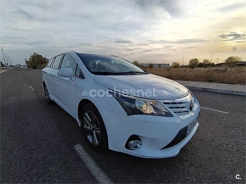 Blanco Usado 2015 Toyota Avensis Advance Familiar | 10.299 € (Precio justo) - Imagen 1/4