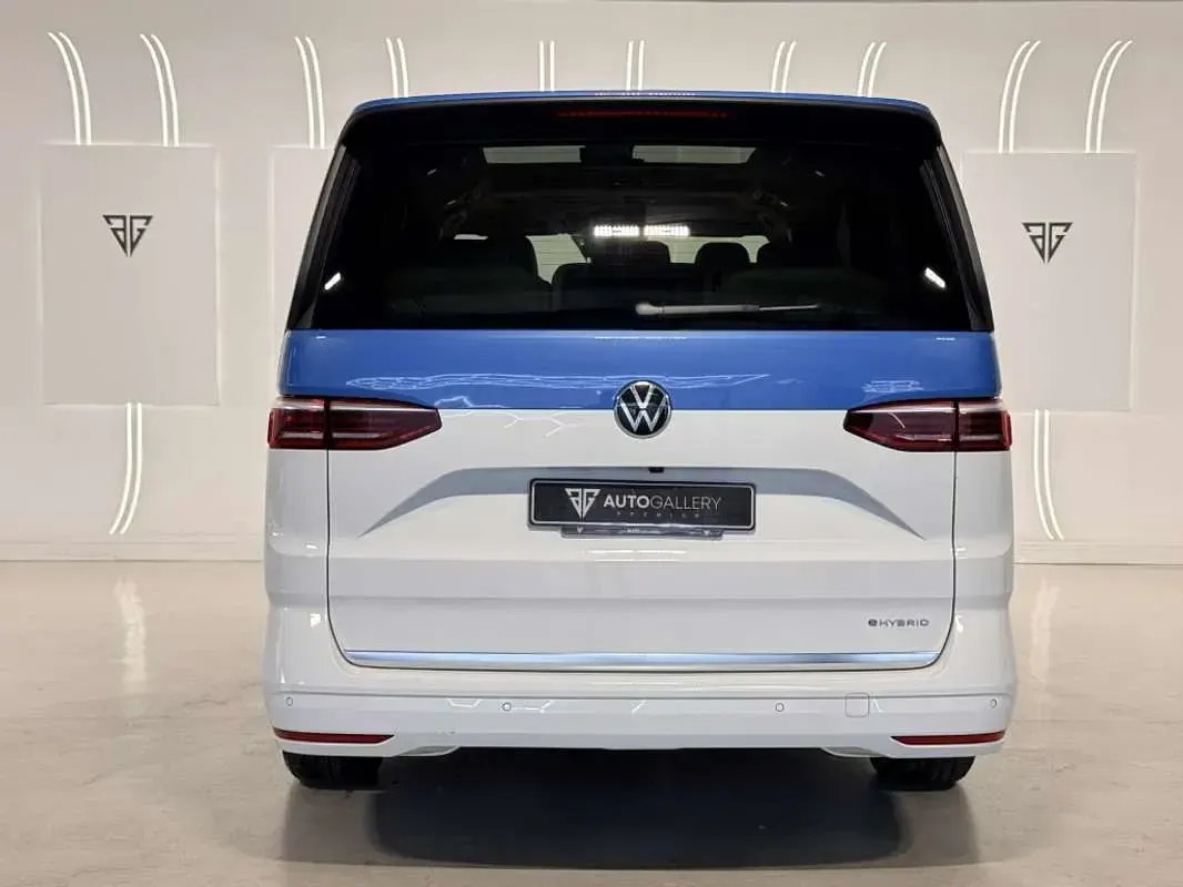 Usado VW Multivan Life 218 CV (160 kW) 2024 Blanco Monovolumen