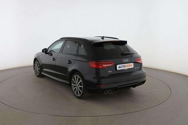 Usado Audi A3 Comfort 151 CV (111 kW) 2019 Negro Berlina