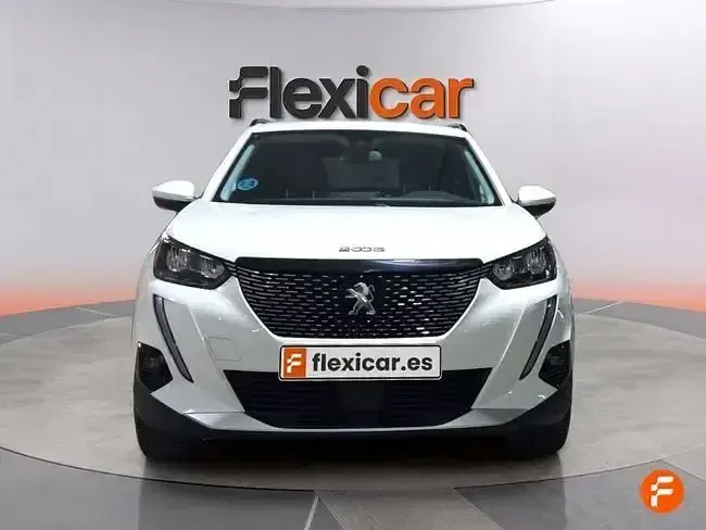 Usado Peugeot 2008 Active 110 CV (80 kW) 2021 Blanco SUV