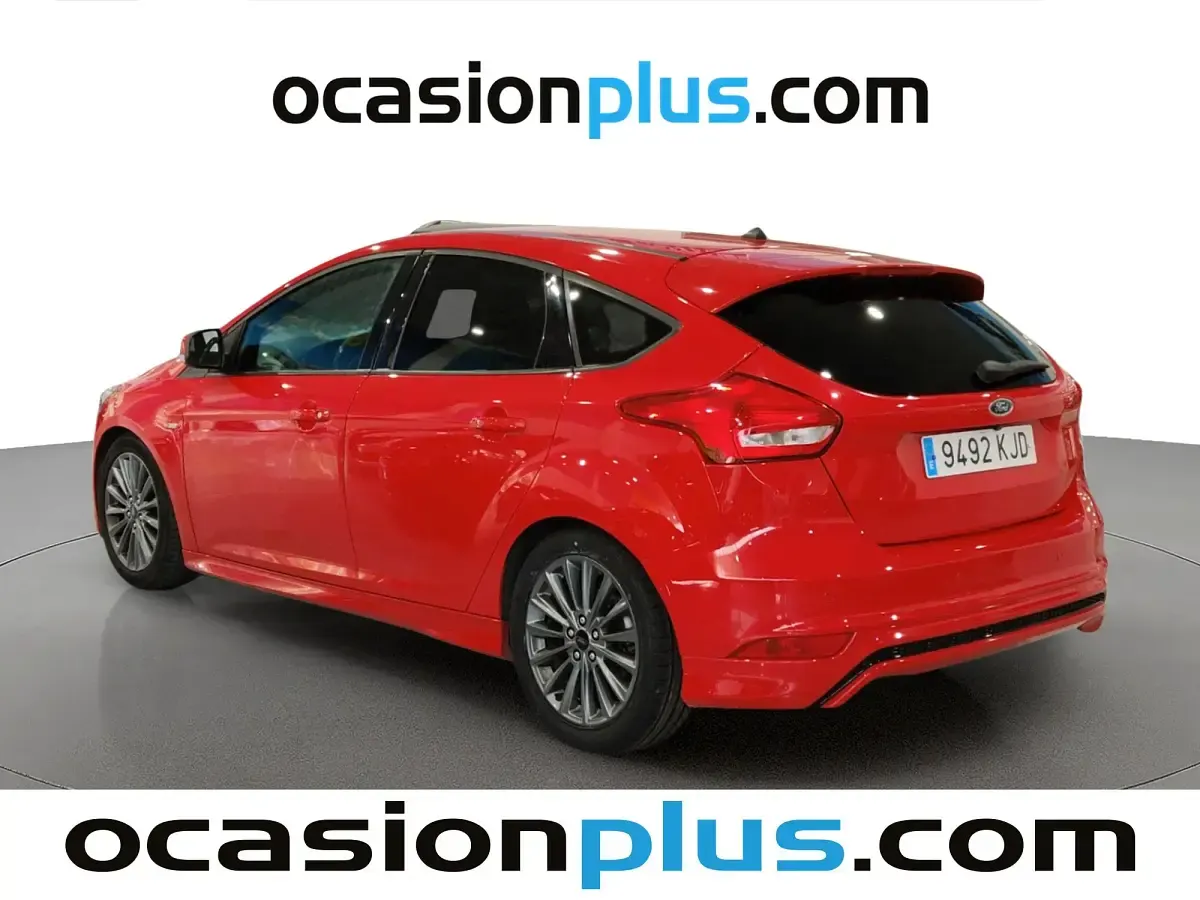 Usado Ford Focus ST-Line 125 CV (91 kW) 2018 Rojo Utilitario