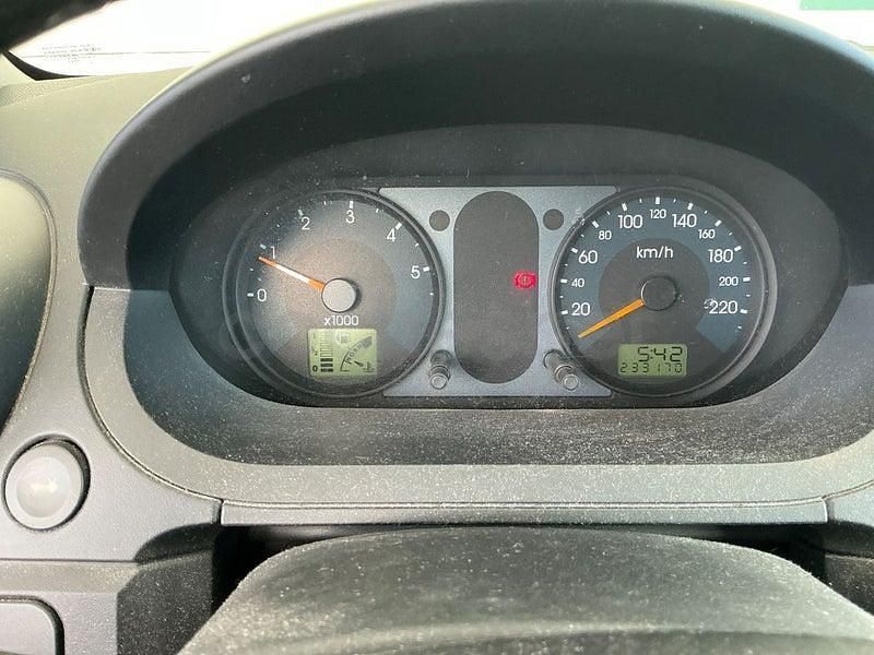 Usado Ford Fiesta Ambiente 68 CV (50 kW) 2003 Blanco Utilitario