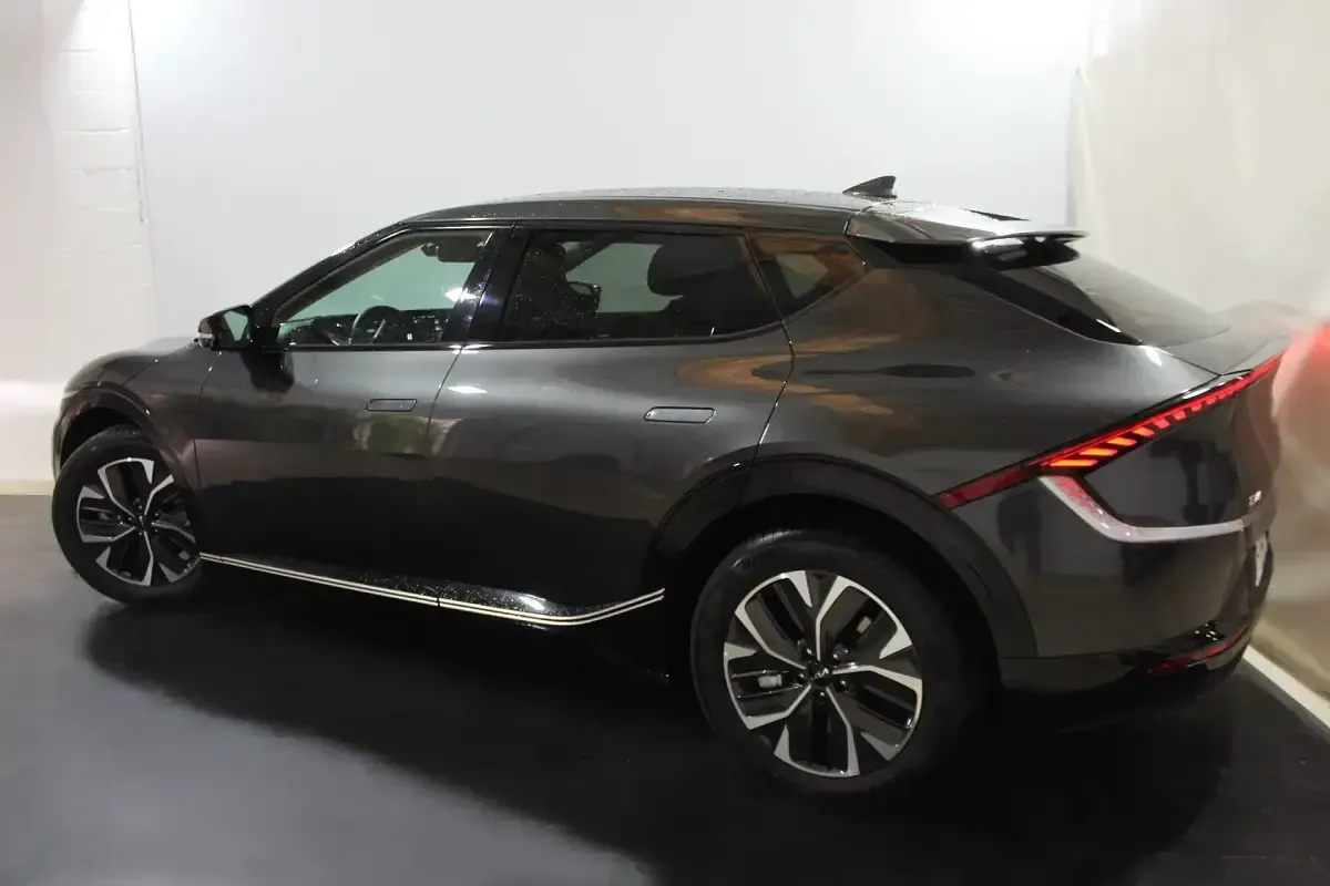Usado Kia EV6 Air 168 kW (229 CV) 2023 Gris SUV