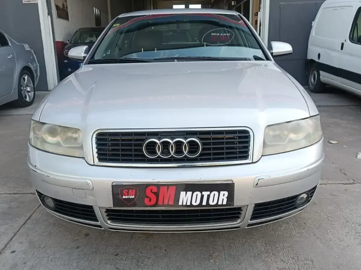 Usado Audi A4 130 CV (95 kW) 2003 Gris / plata Berlina
