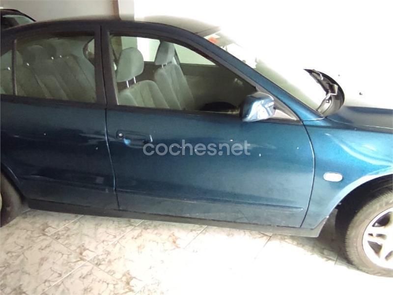 Usado Mitsubishi Galant 136 CV (100 kW) 2001 Azul Berlina