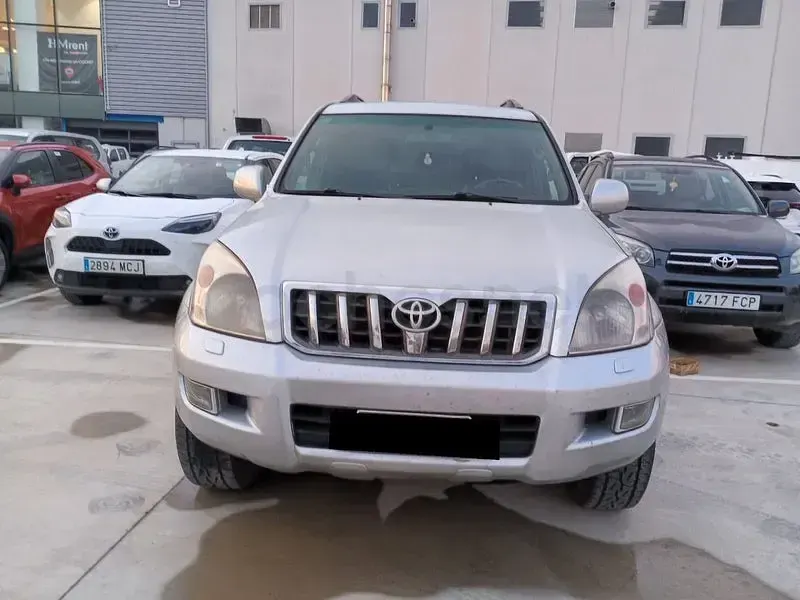 Usado Toyota Land Cruiser 163 CV (119 kW) 2004 Gris / plata SUV