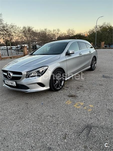 Usado Mercedes CLA200 Shooting Brake 136 CV (100 kW) 2018 Gris / plata Familiar