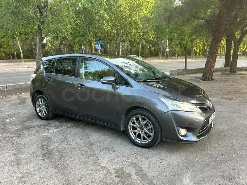 Usado Toyota Verso Advance 112 CV (82 kW) 2014 Gris / plata Monovolumen