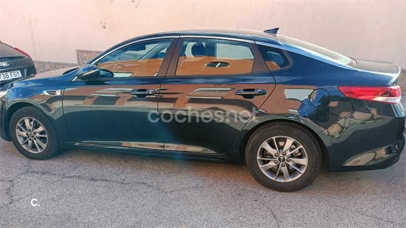 Usado Kia Optima 141 CV (103 kW) 2016 Azul Berlina