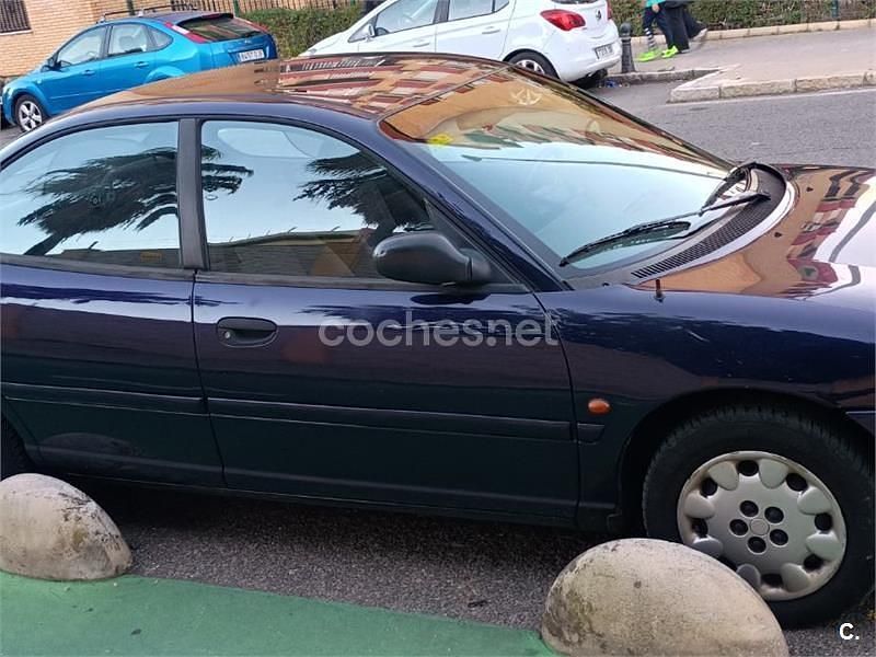 Usado Chrysler Neon 132 CV (97 kW) 1997 Azul Berlina