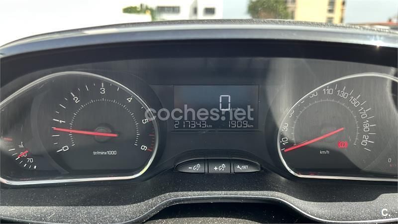 Usado Peugeot 208 Active 68 CV (50 kW) 2013 Azul Utilitario