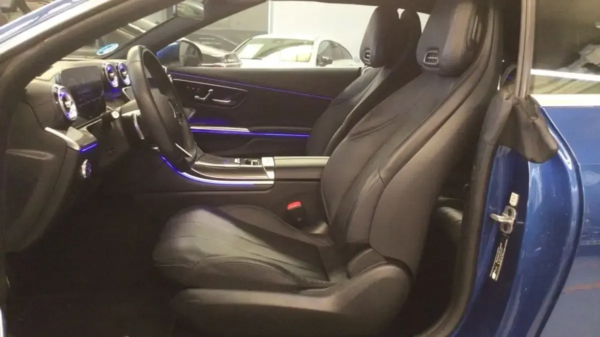 Usado Mercedes CLE300 AMG Line Premium Plus 258 CV (189 kW) 2024 Spektral blue  metallic paint Descapotable
