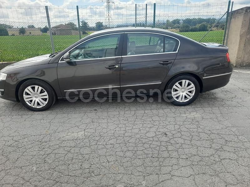 Negro Usado 2006 VW Passat Advance Berlina | 4900 € (Precio justo) - Imagen 1/4