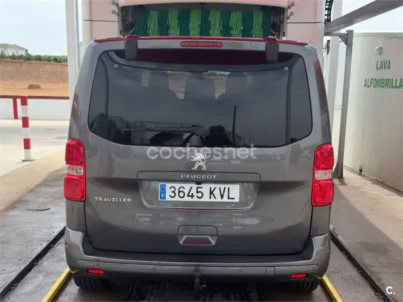 Usado Peugeot Traveller Allure 177 CV (130 kW) 2019 Gris / plata Monovolumen