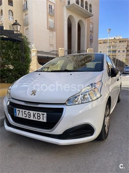 Blanco Usado 2017 Peugeot 208 Business-Line Utilitario | 6200 € (Buen precio) - Imagen 1/4