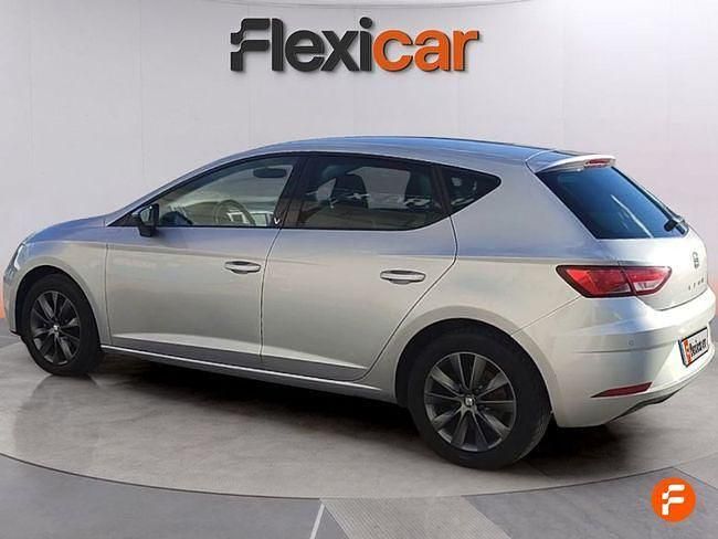Usado Seat Leon Style 130 CV (95 kW) 2020 Gris Familiar